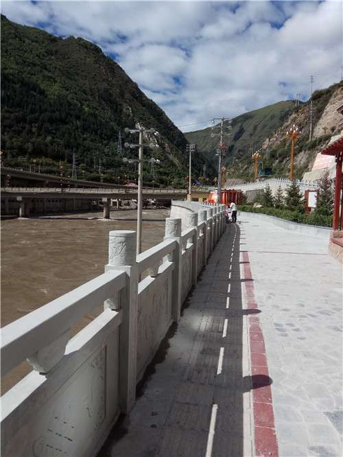 甘孜河道青石欄桿項目 - 成都翰林石材有限公司 